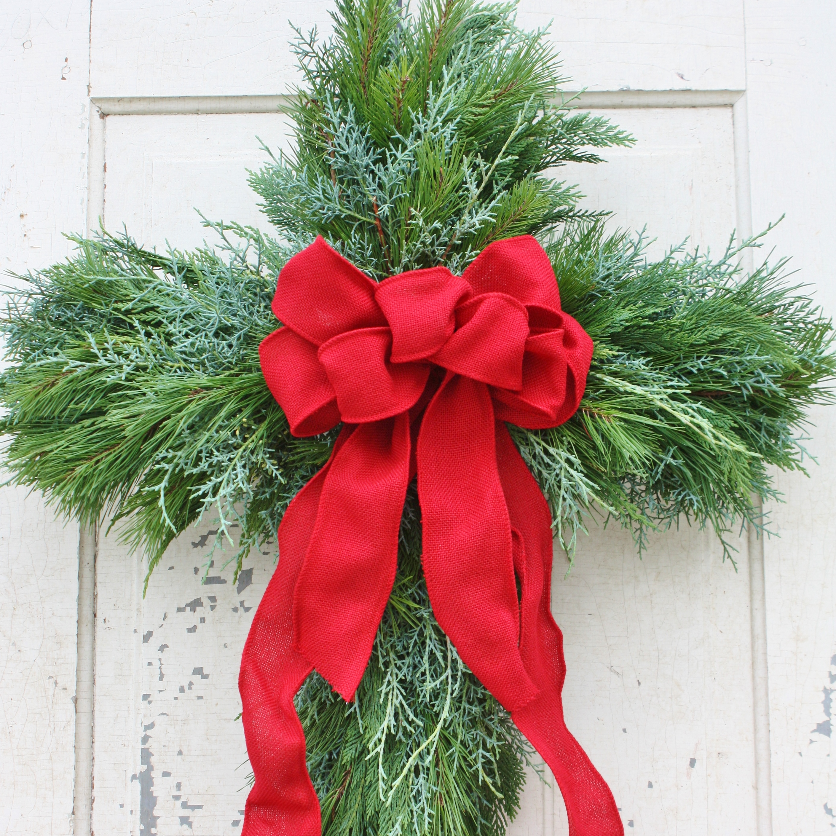 Tips on How to Decorate a Fresh Christmas Wreath - Alpha Fern