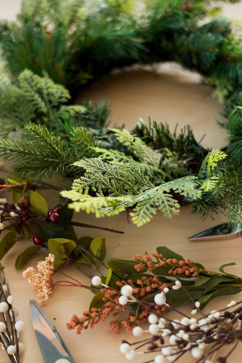 5 Easy Steps to Make a Fresh Pine Holiday Wreath | Alpha Fern